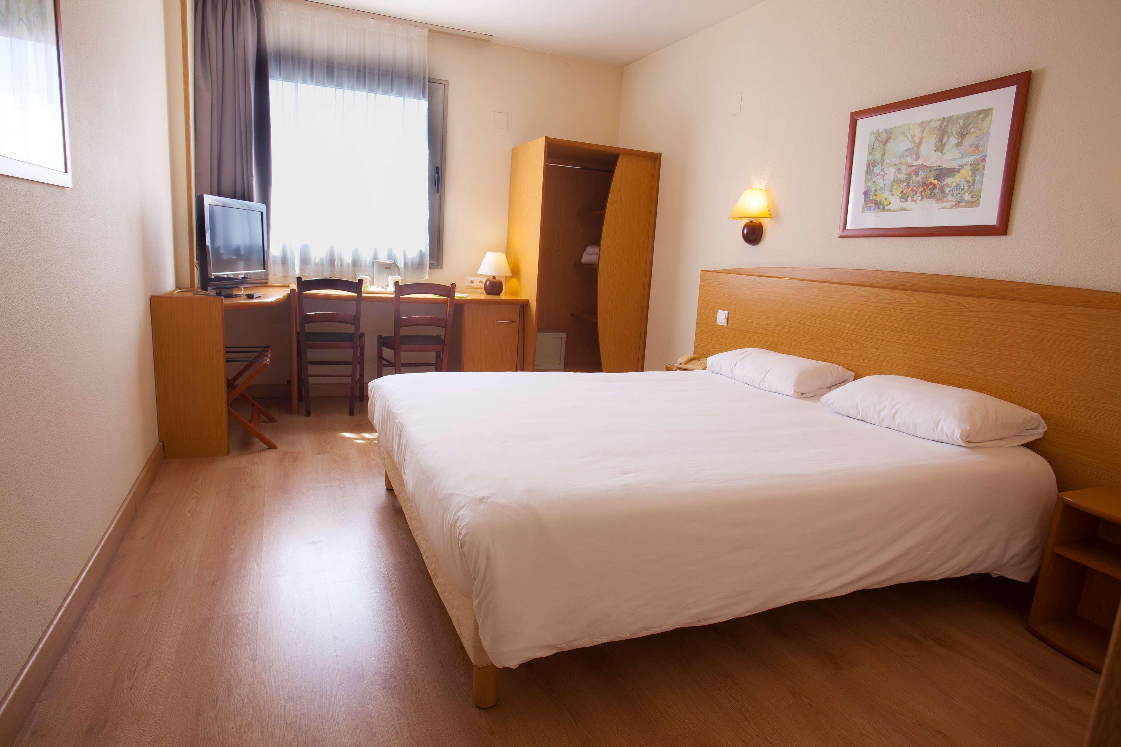 Travelodge Alicante Puerto Bagian luar foto