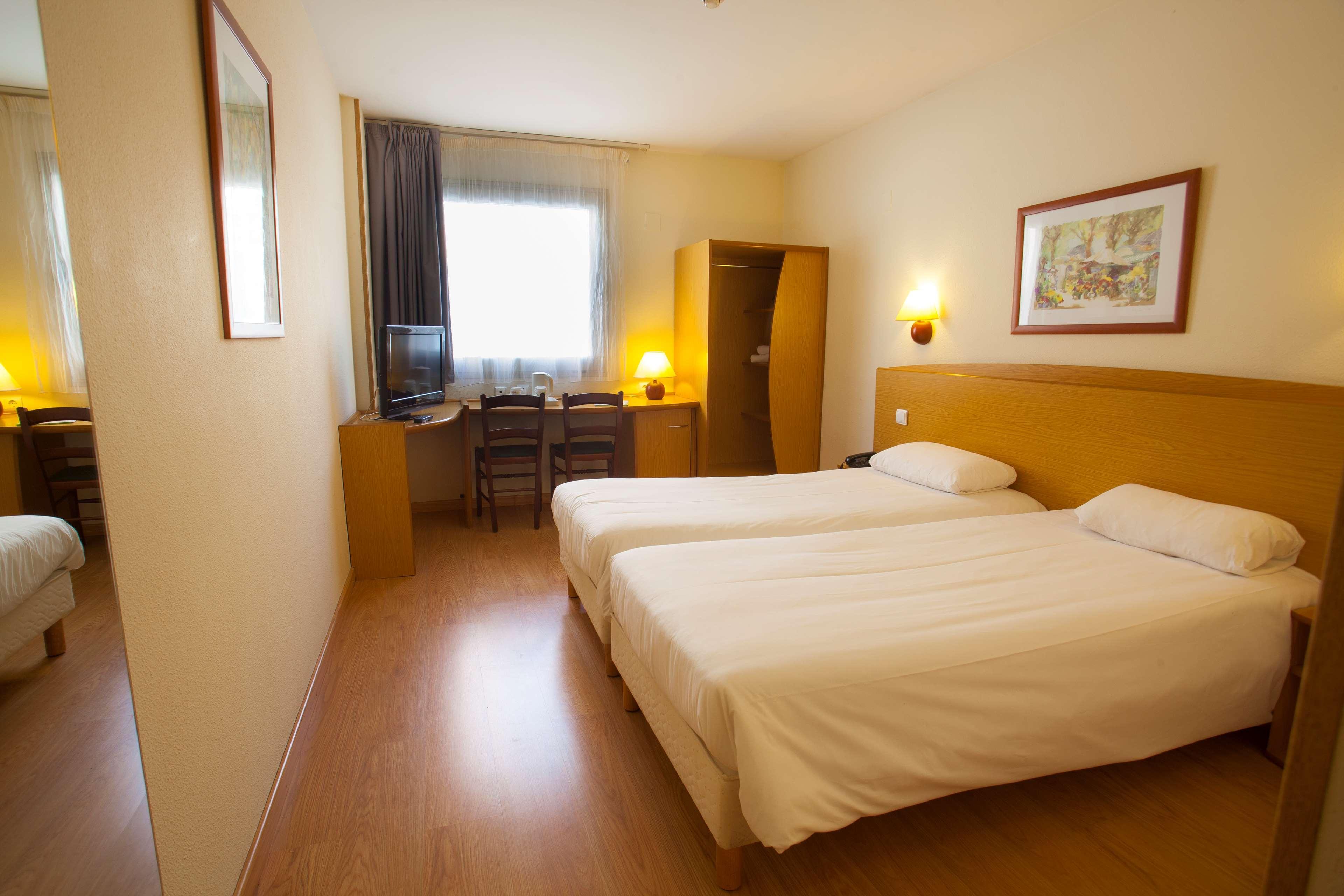 Travelodge Alicante Puerto Bagian luar foto