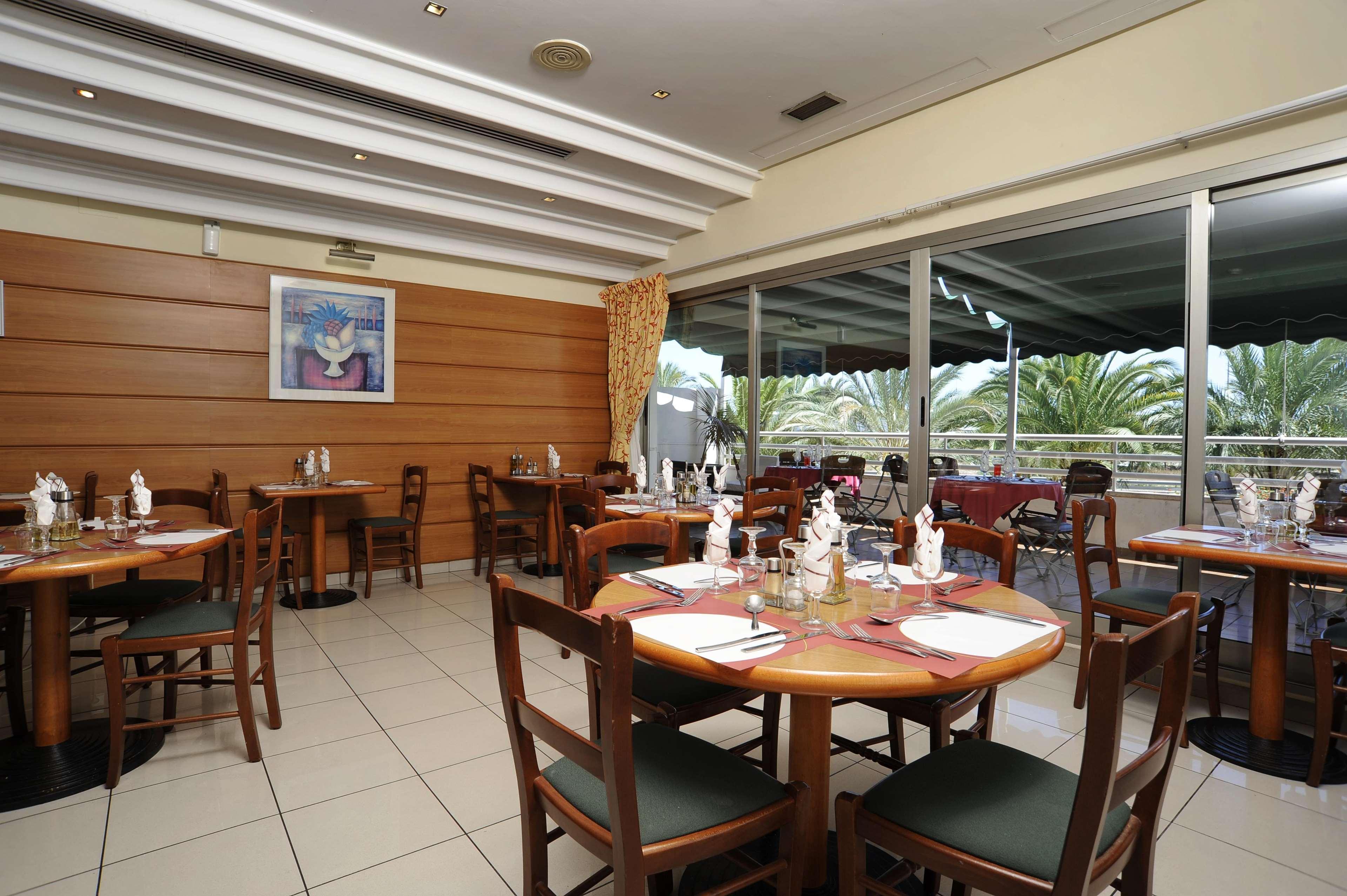 Travelodge Alicante Puerto Bagian luar foto