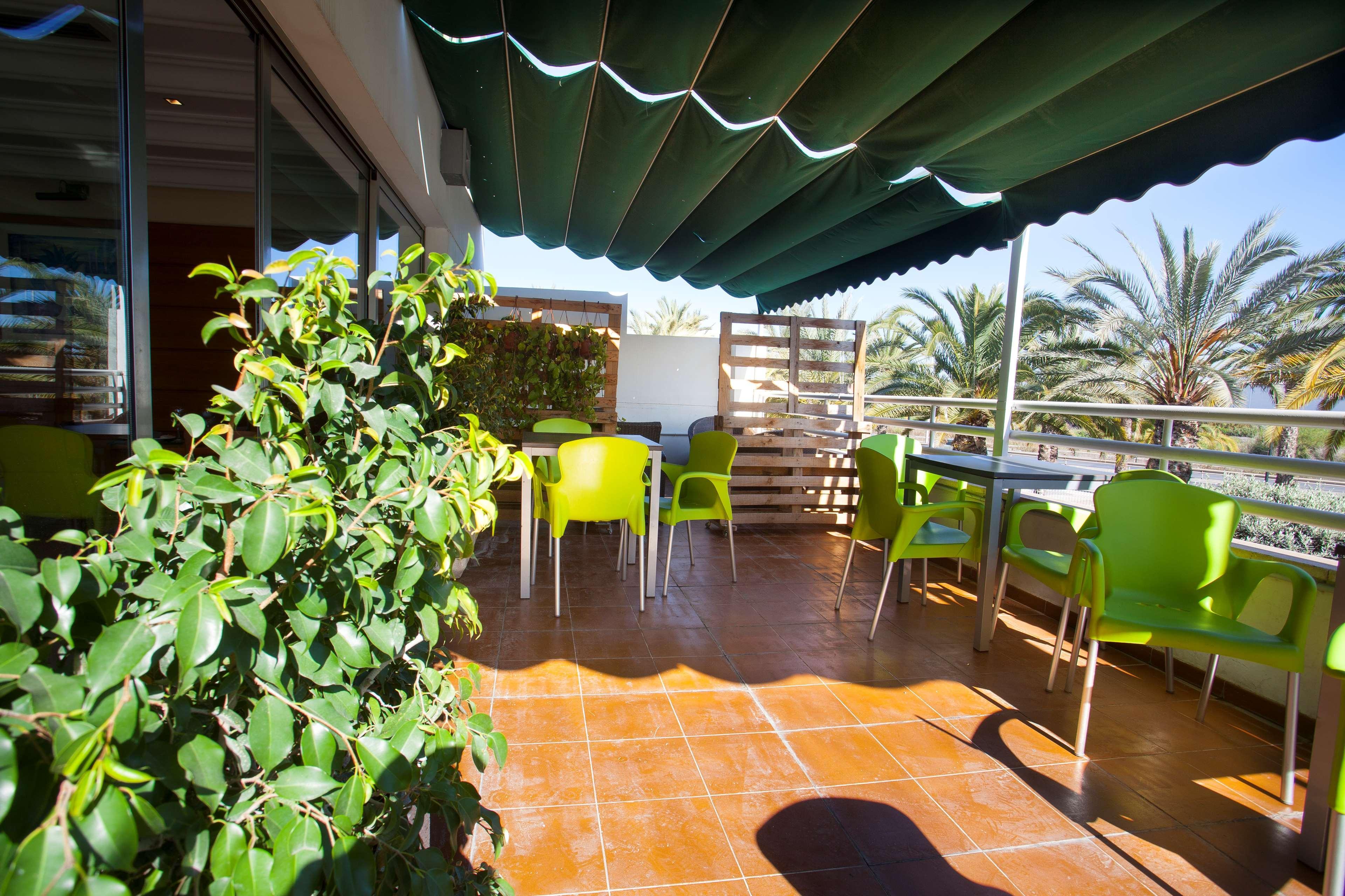 Travelodge Alicante Puerto Bagian luar foto
