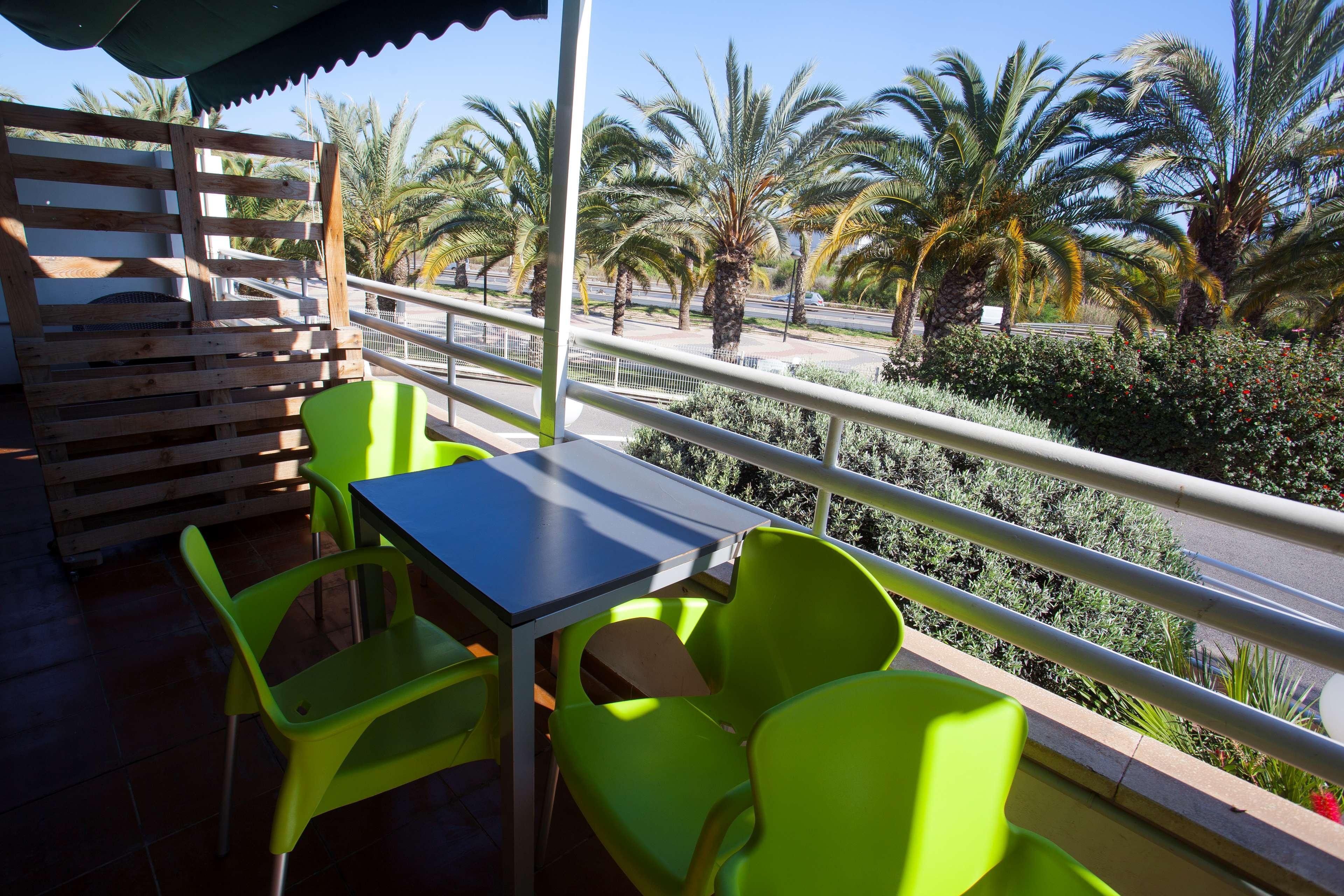 Travelodge Alicante Puerto Bagian luar foto