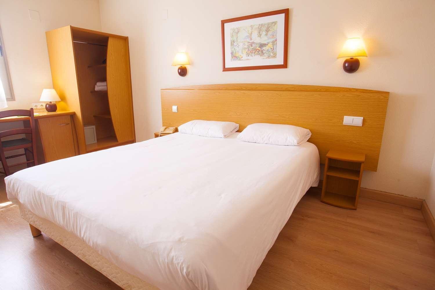 Travelodge Alicante Puerto Bagian luar foto