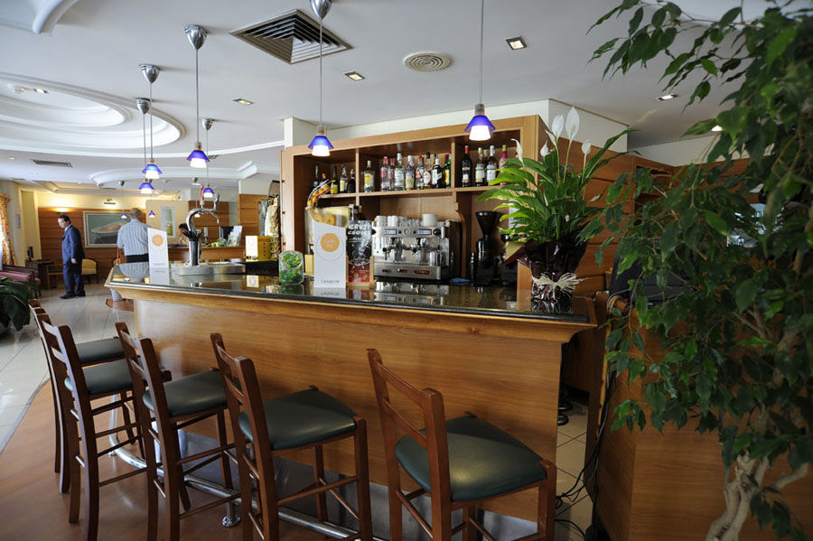 Travelodge Alicante Puerto Bagian luar foto