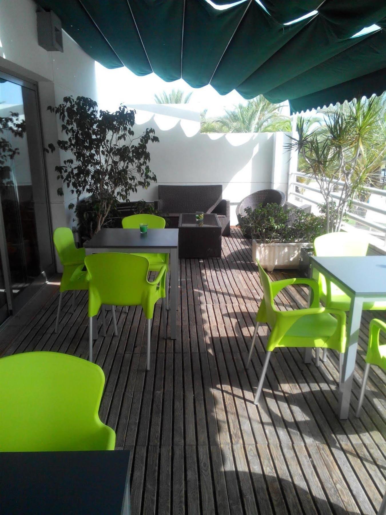 Travelodge Alicante Puerto Bagian luar foto